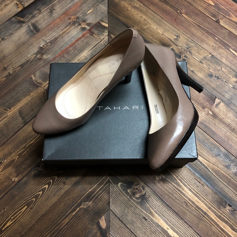 👠 Tahari TA-Gretta Pumps 👠